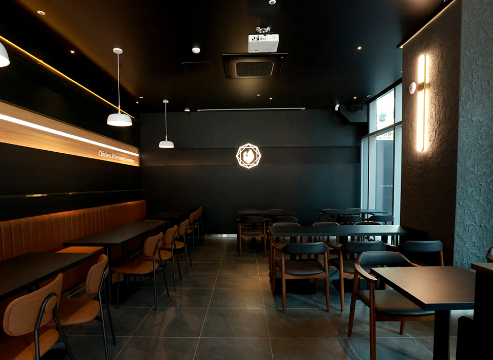 푸라닭 딥블랙 인테리어